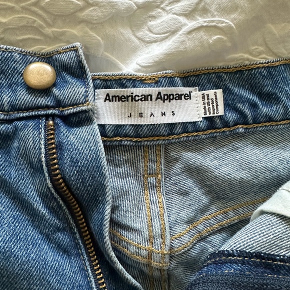 AMERICAN APPAREL Jean shorts size 28, but fit smaller in my opinion. - Picture 2 of 3